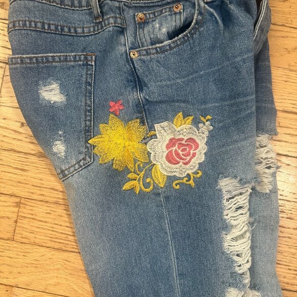 Article Relaxed Fit Distressed Floral Embroidered Jeans - XS/S - Picture 4 of 7